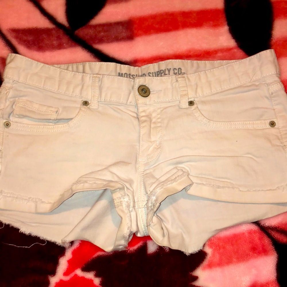 White Shorts🔥